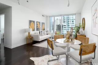 Photo #2: 423756063 Listing