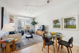 Photo #1: 423756488 Listing 