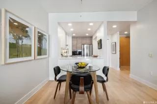 Photo #5: 423756488 Listing 