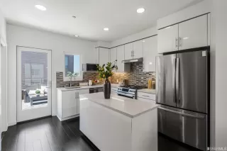 Photo #4: 423757235 Listing 