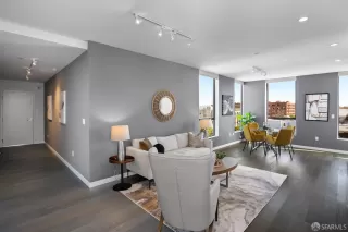 Photo #4: 423757310 Listing