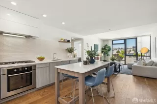 Photo #5: 423757470 Listing