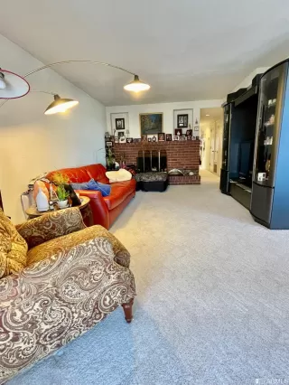 Photo #2: 423757484 Listing