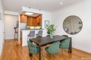 Photo #5: 423757489 Listing