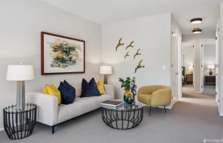 Photo #3: 423757502 Listing