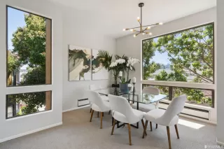 Photo #4: 423757502 Listing