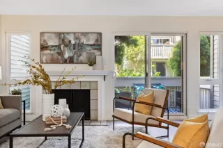 Photo #5: 423757830 Listing