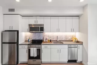 Photo #6: 423757831 Listing 