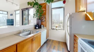 Photo #5: 423758258 Listing