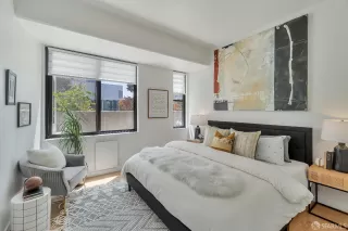 Photo #4: 423758546 Listing 