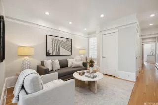 Photo #2: 423759262 Listing 