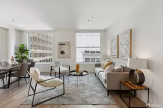 Photo #4: 423759837 Listing 