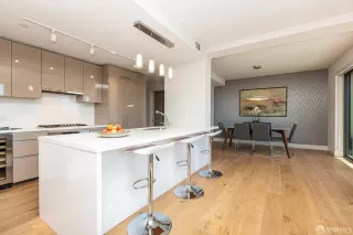 Photo #4: 423759960 Listing 