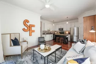 Photo #3: 423760245 Listing