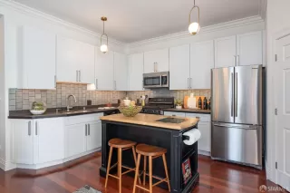 Photo #4: 423760245 Listing