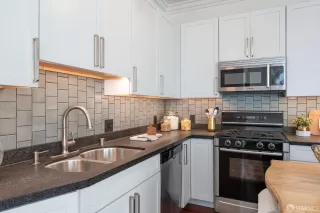 Photo #5: 423760245 Listing