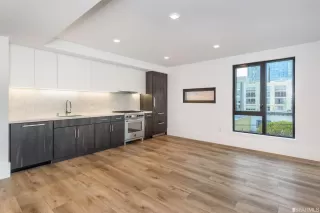 Photo #4: 423760657 Listing