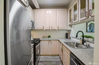 Photo #3: 423900428 Listing 