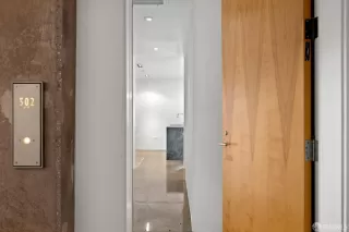 Photo #3: 423900431 Listing