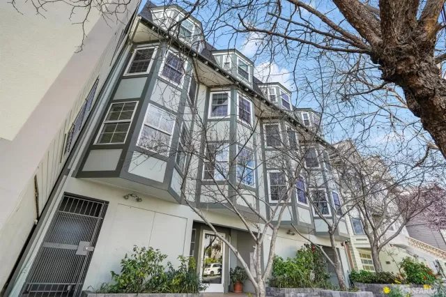MLS: 423900438 Condo For Sale