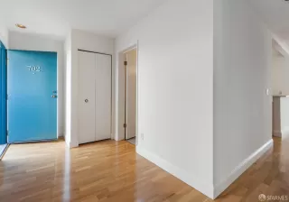 Photo #5: 423902563 Listing