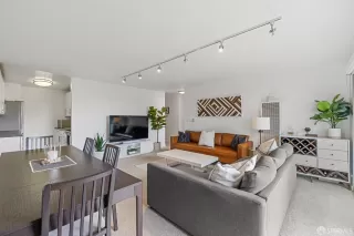 Photo #3: 423902637 Listing