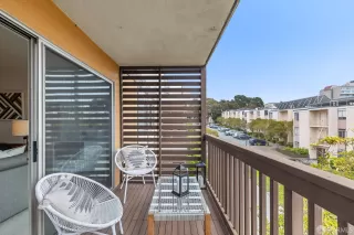 Photo #5: 423902637 Listing