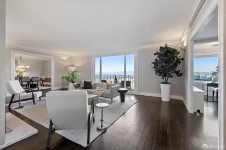 Photo #4: 423905871 Listing