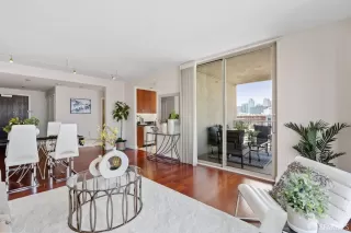 Photo #6: 423906607 Listing