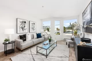 Photo #2: 423906953 Listing