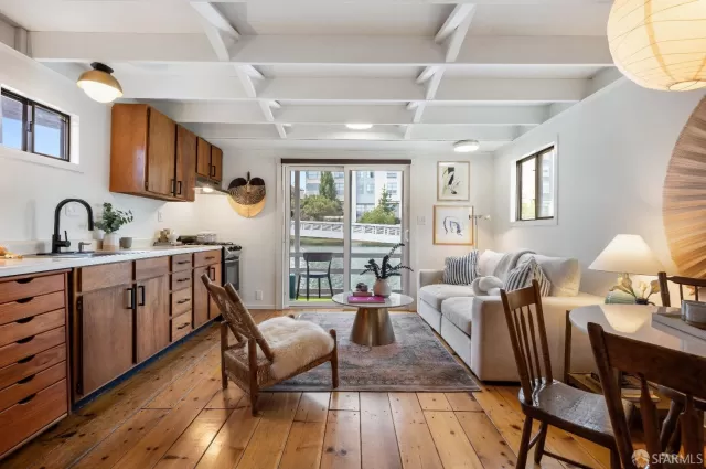 MLS: 423907127 Condo For Sale