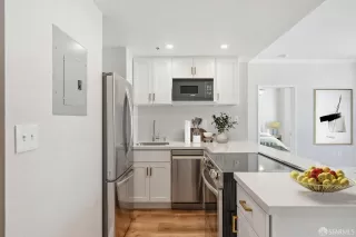 Photo #3: 423907286 Listing 
