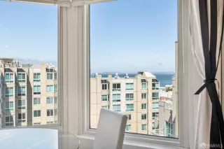 Photo #4: 423907384 Listing