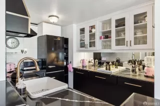 Photo #5: 423907384 Listing