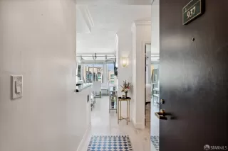 Photo #6: 423907384 Listing