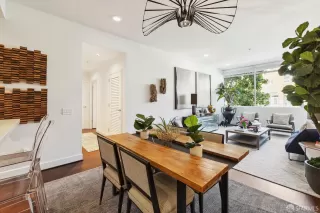 Photo #4: 423907581 Listing