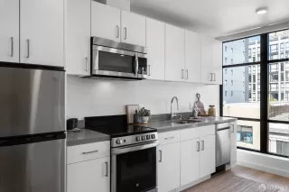 Photo #4: 423907895 Listing