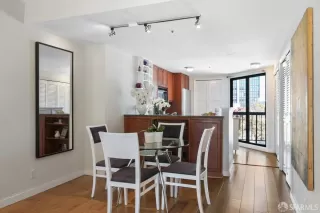 Photo #6: 423907992 Listing