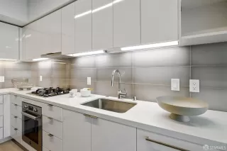 Photo #4: 423908607 Listing