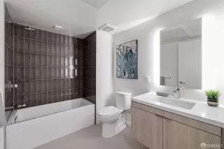 Photo #5: 423908607 Listing