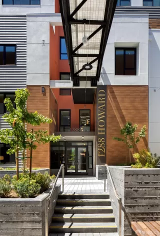 Photo #4: 423909668 Listing