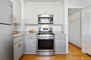 Photo #5: 423909792 Listing