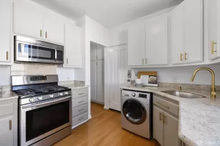 Photo #6: 423909792 Listing