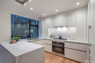 Photo #6: 423910570 Listing