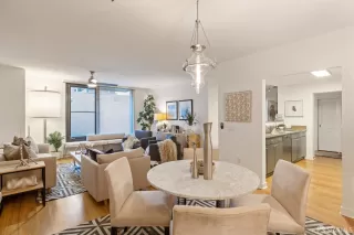 Photo #4: 423910632 Listing