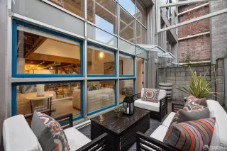 Photo #2: 423911384 Listing 