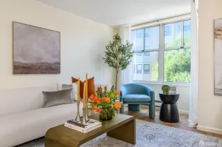 Photo #4: 423911447 Listing