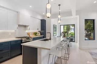 Photo #4: 423911769 Listing