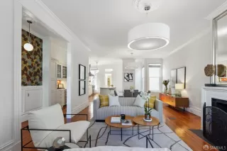 Photo #4: 423912248 Listing