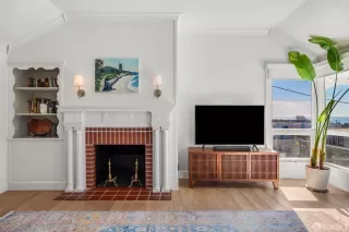 Photo #4: 423912642 Listing